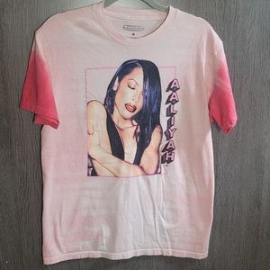 Aaliyah T-shirt Size M